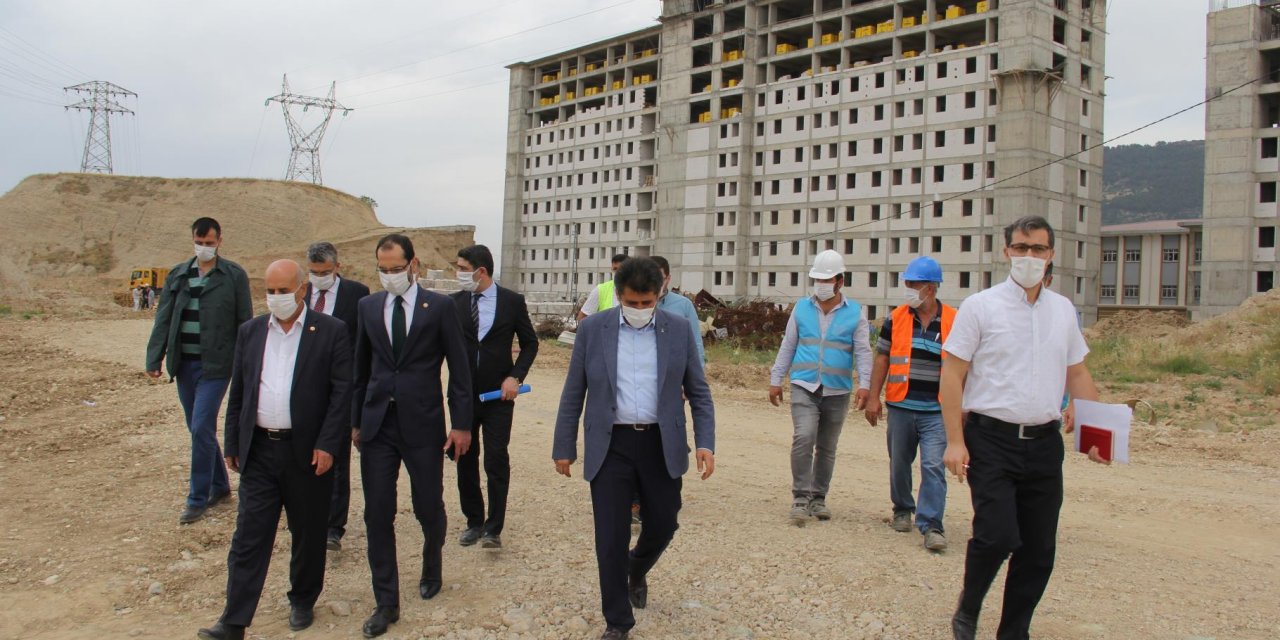 1500 kişilik öğrenci yurdu inşaatını gezdiler