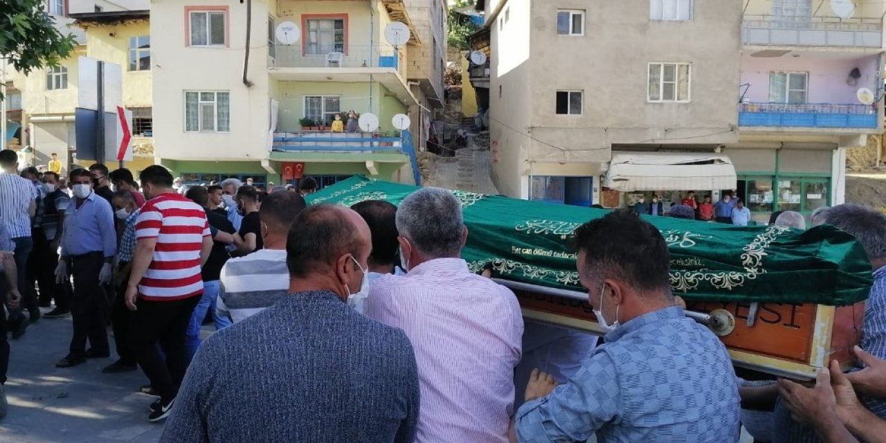 Trafik kazası kurbanı karı koca yan yana toprağa verildi