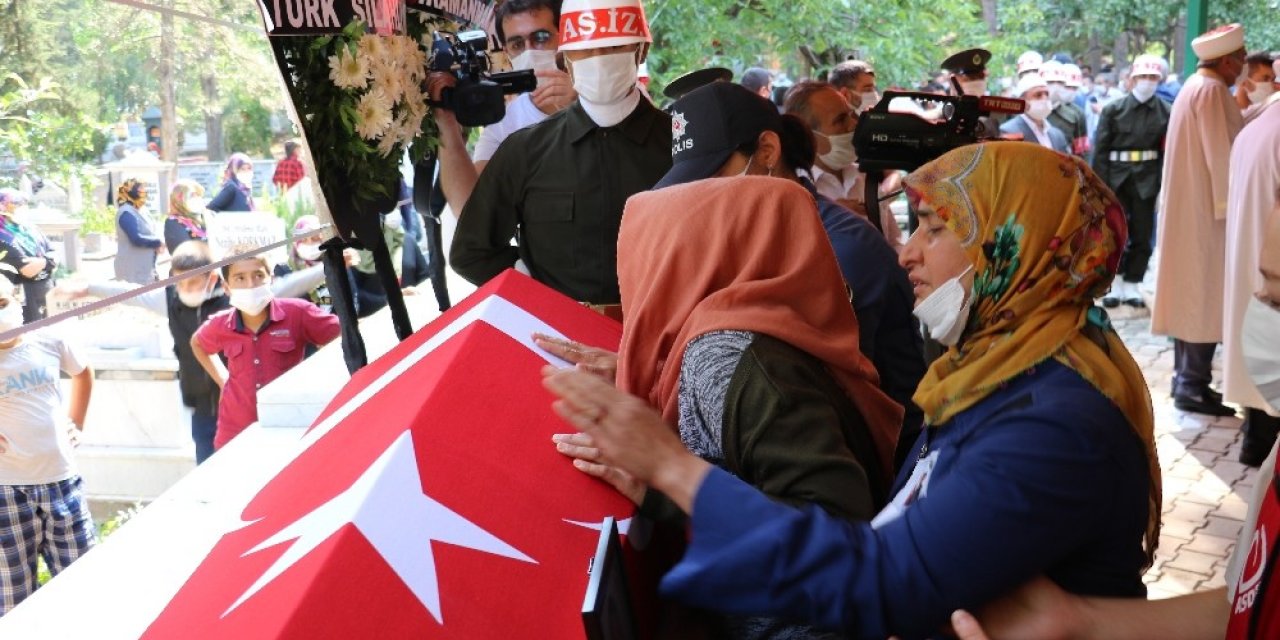 Şehit Piyade Uzman Onbaşı Ömer Kahya Pazarcık'ta toprağa verildi