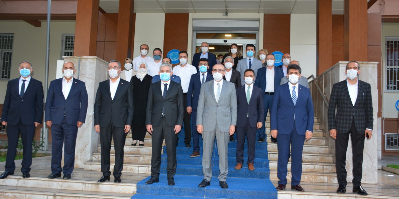 Ünal Sağlık hizmetlerinde eli dolu geldi