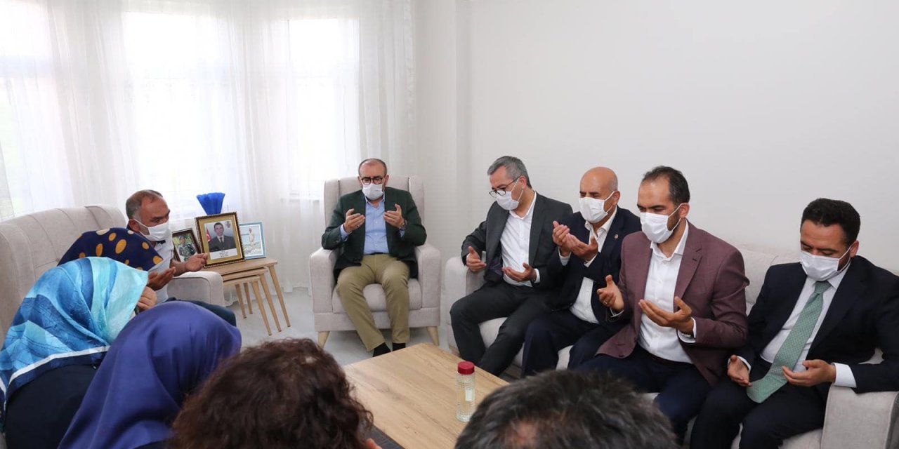  Mahir Ünal'dan şehit ailesine ziyaret