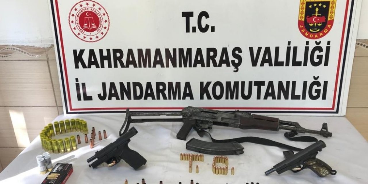 Elbistan'da Otomobilden cephanelik çıktı