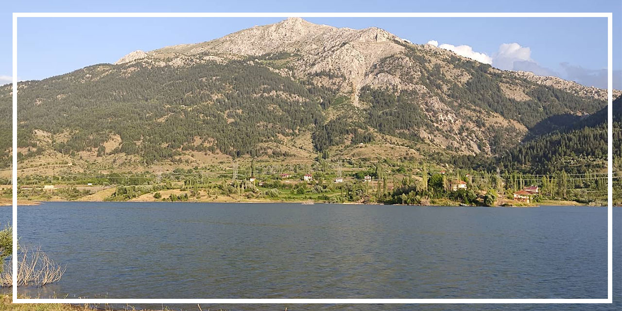 Sular altında kalan köy, fotoğrafçıların ilgi odağı oldu