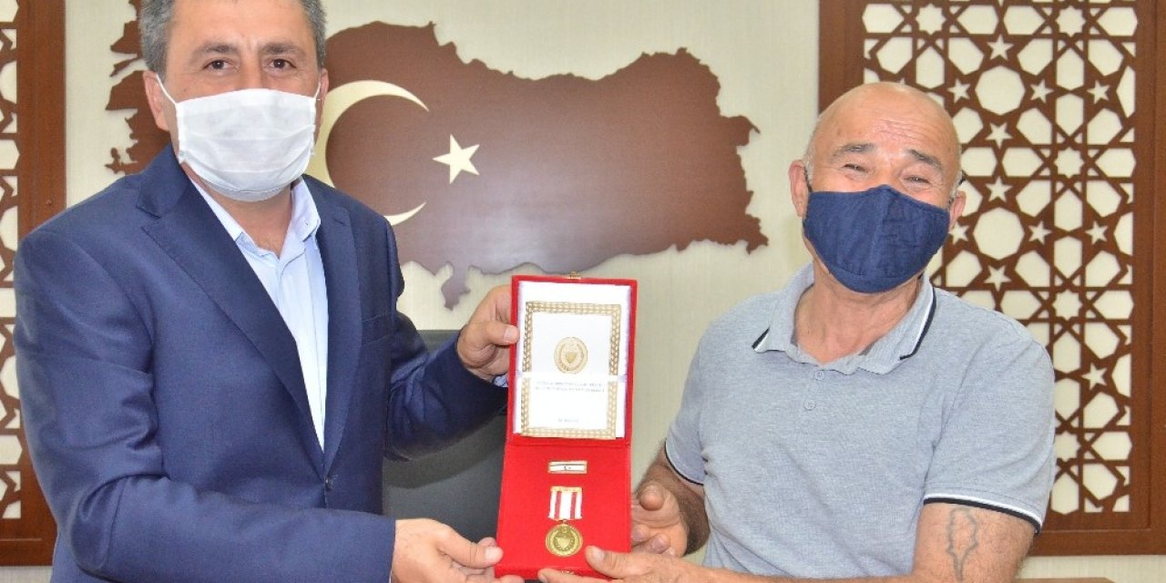Kıbrıs gazisine madalya ve beratı takdim edildi