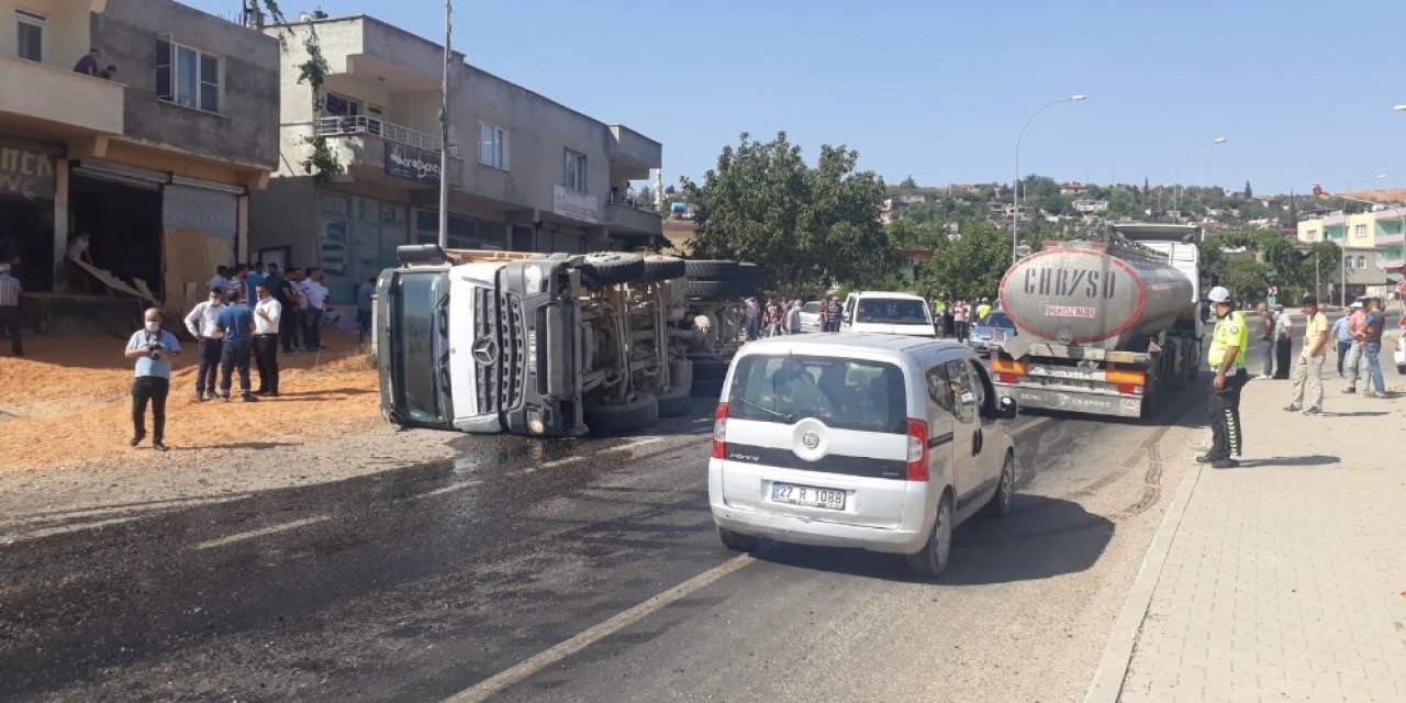 Son dakika... Pazarcıkta kamyon devrildi 1 kişi öldü 2 kişi yaralandı