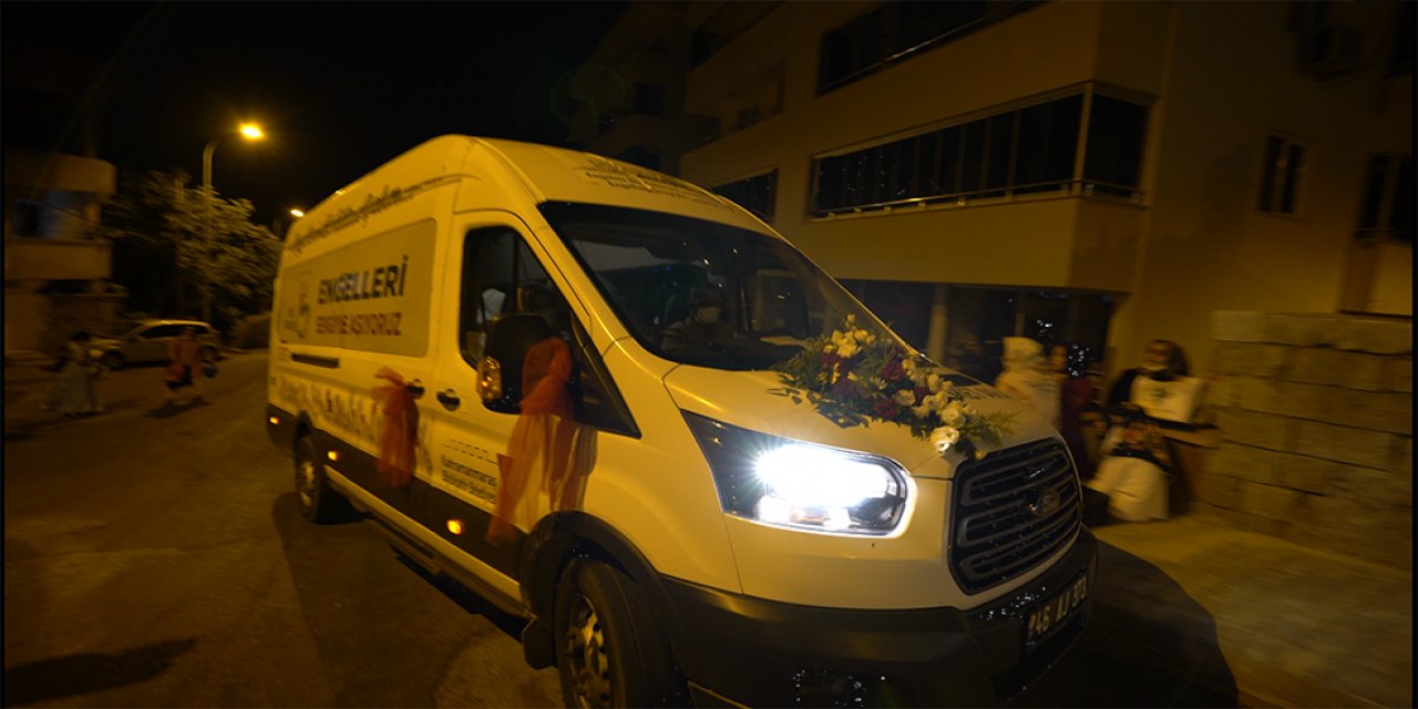 Engelli Hizmet Aracı gelin arabası olarak süslendi