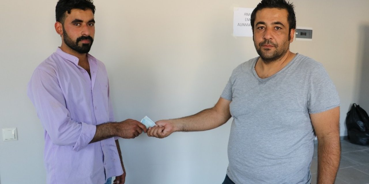 Suriyeli genç bulduğu 60 bin lirayı sahibine teslim etti