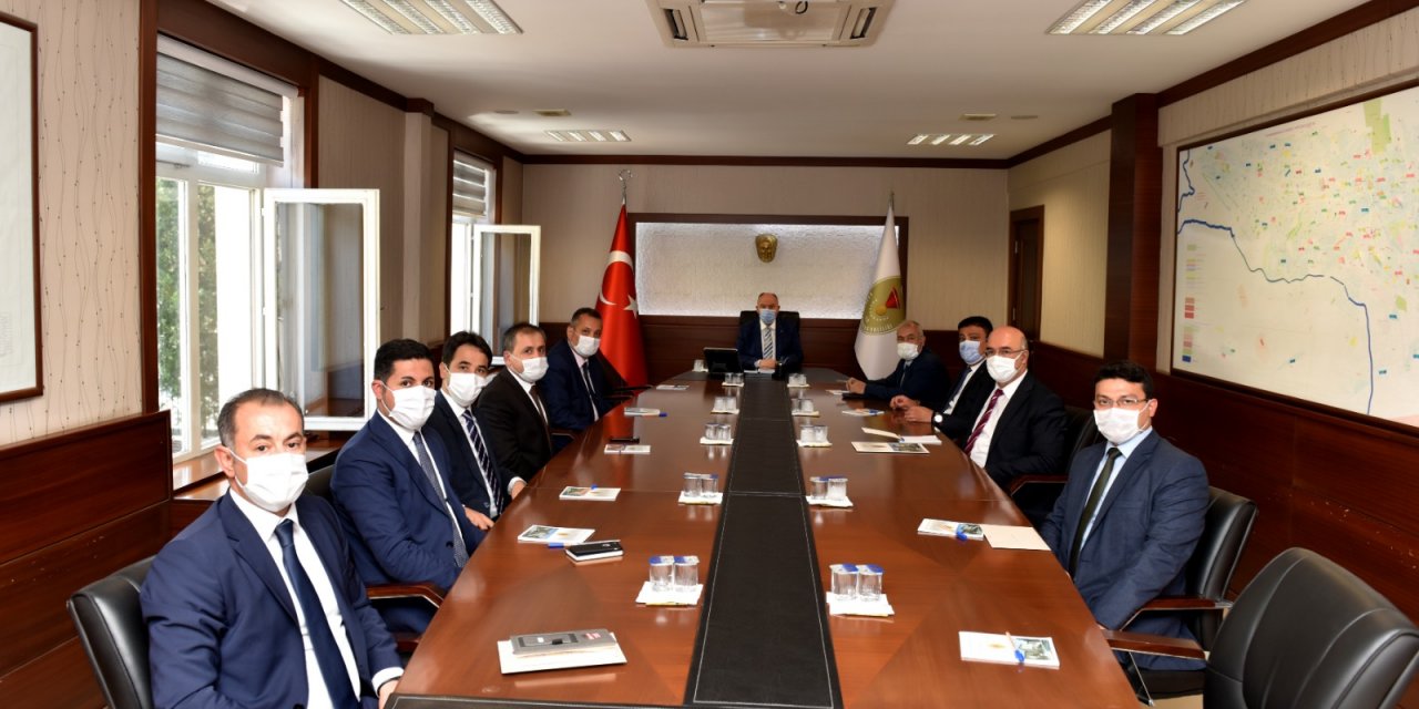Kahramanmaraş Valisi bürokratlarla kentin genel durumunu değerlendirdi