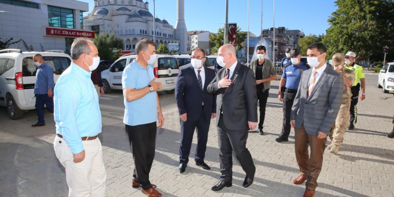 Vali  Ömer Faruk Coşkun Afşin sokaklarında vatandaşlarla sohbet etti