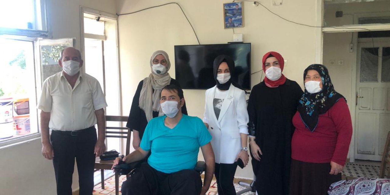 Büyükşehirden iki kişiye akülü araç verildi