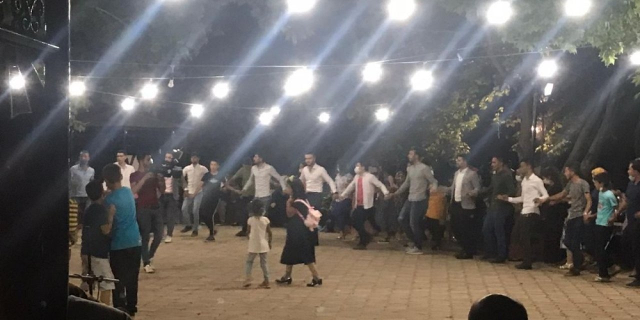 Afşin’de maskesiz ve sosyal mesafesiz düğün yapıldı