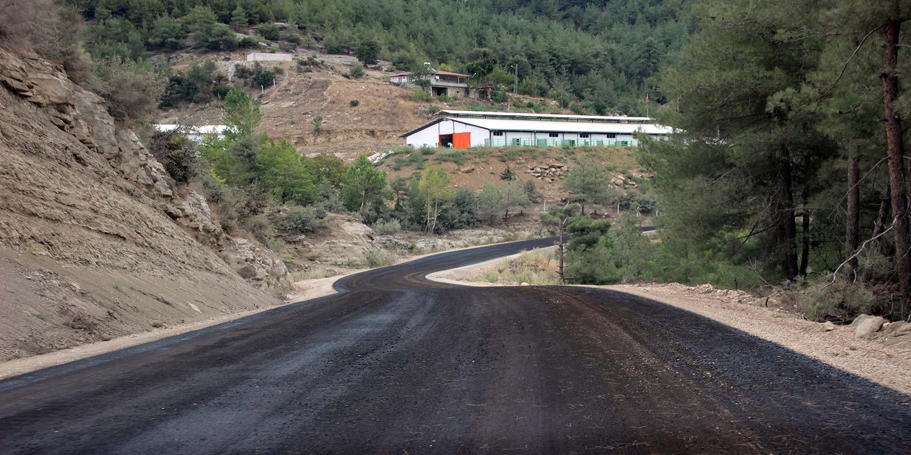 Topçalı-Reyhanlı Grup Yolunda sathi kaplama