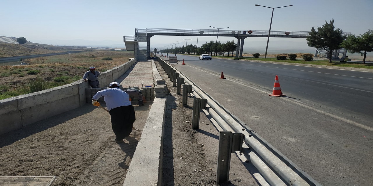 Kahramanmaraş’taki üst geçide yaya yolu yapılıyor
