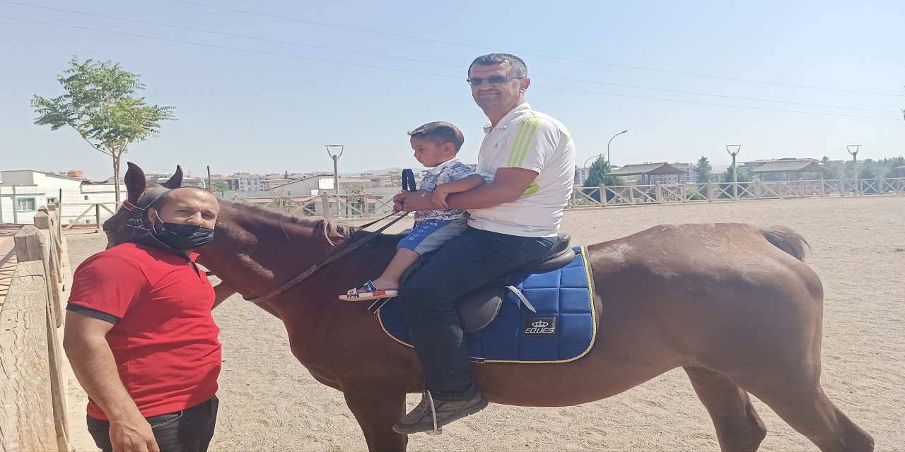 Kahramanmaraş’taki at çiftliğine ziyaretçi akını