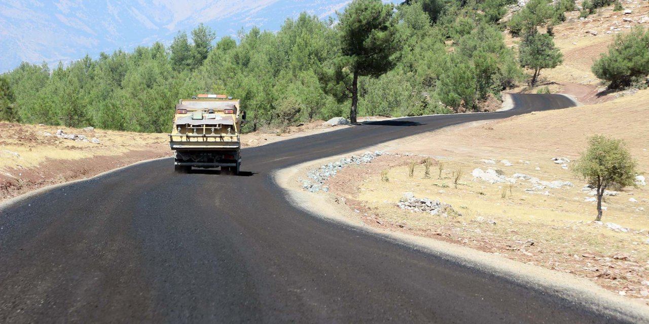 Kahramanmaraş’taki Kuzucak Grup Yoluna sathi kaplama