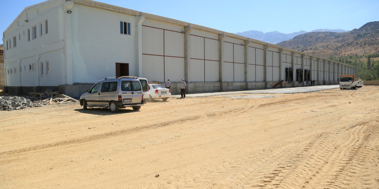 Kahramanmaraş’taki soğuk hava deposu açılışa hazırlanıyor