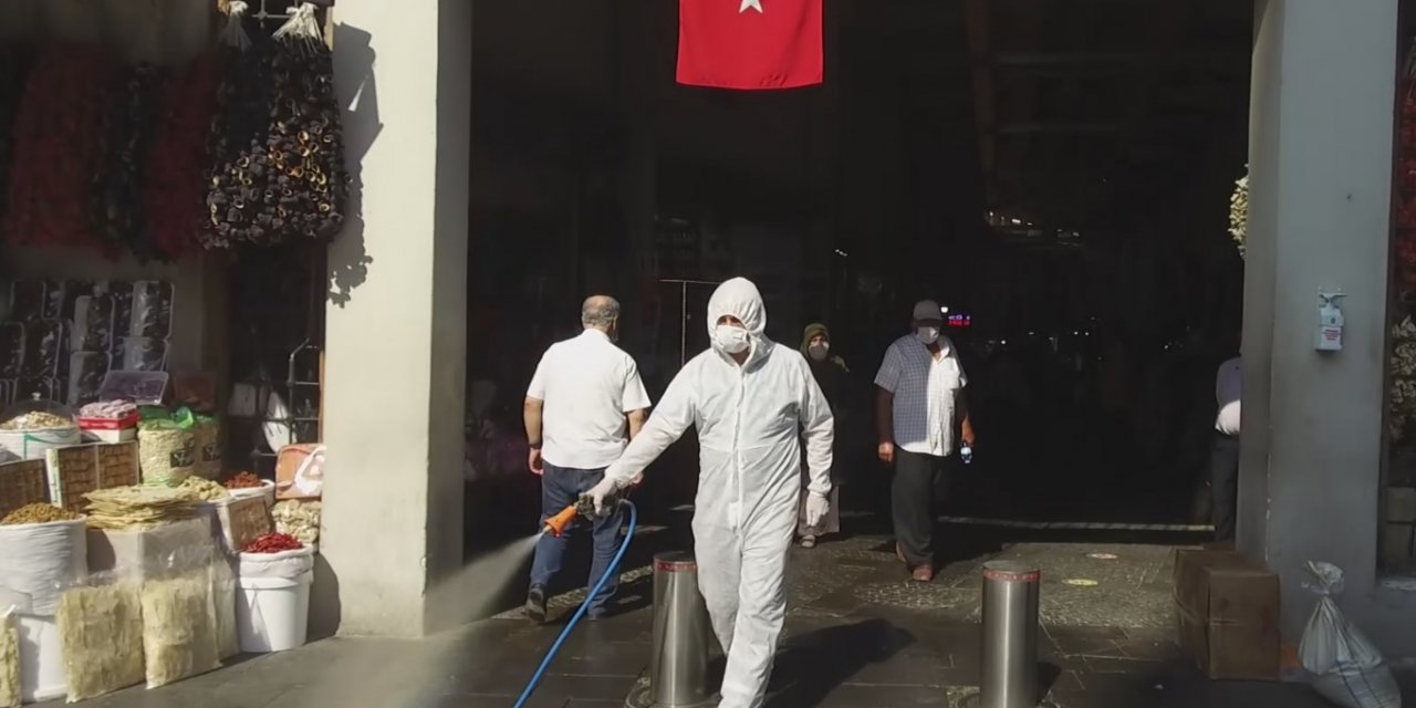 Kahramanmaraş’taki sokaklar dezenfekte ediliyor