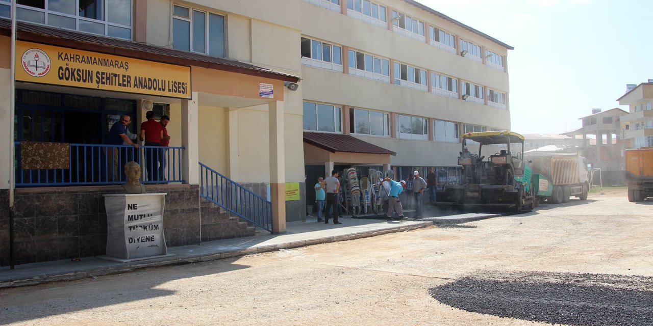 Kahramanmaraş’ta öğrenciler için bahçeler düzenlendi yollar asfaltlandı