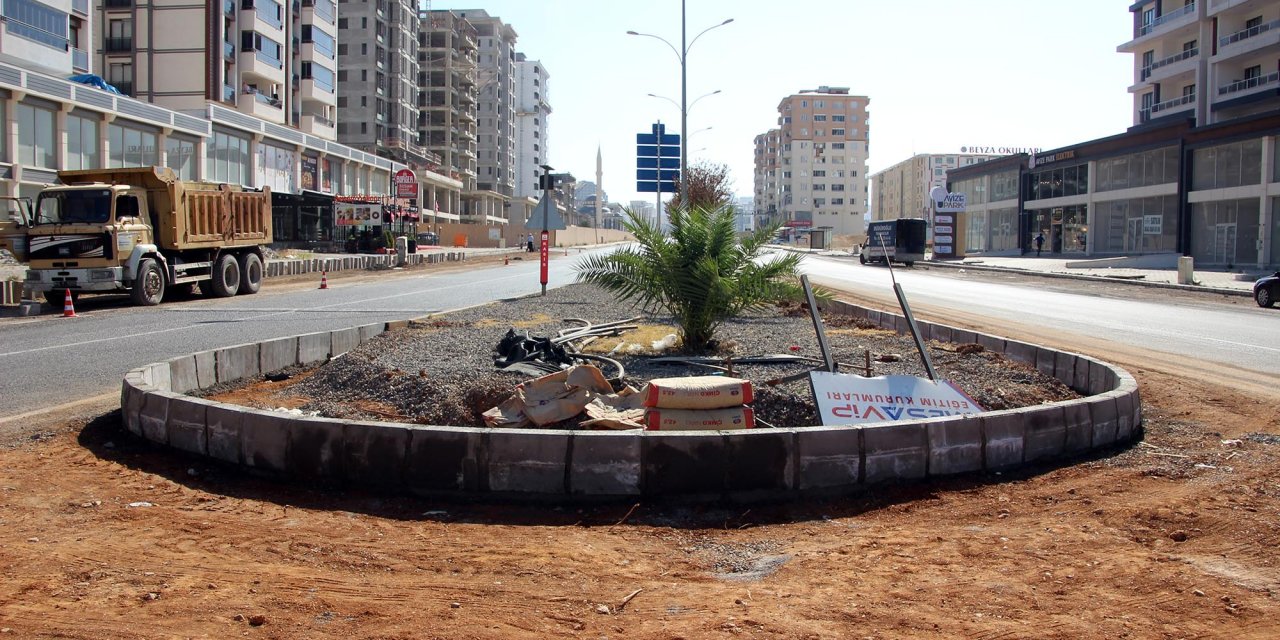Kahramanmaraş’ta önce akıllı kavşak ardından asfalt yapılıyor
