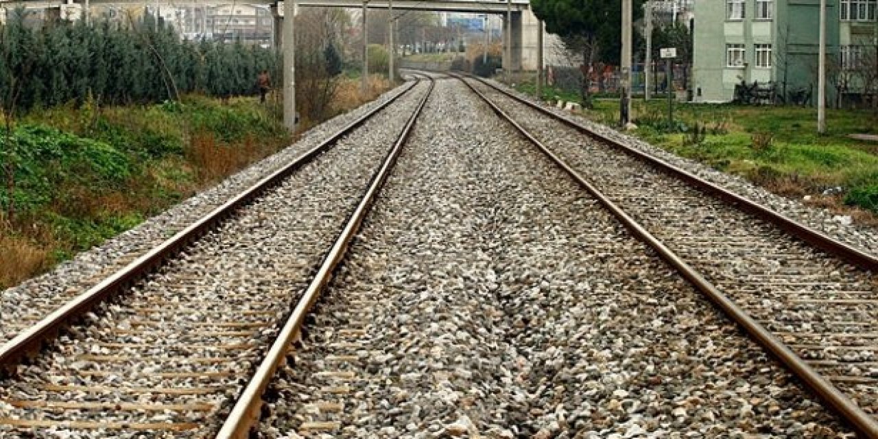 Kahramanmaraş'ta tren ile kamyon çarpıştı: 1 ölü