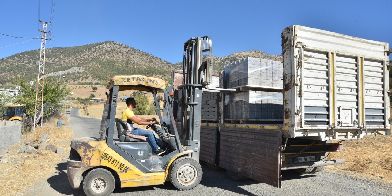 Türkoğlu’nun Küçükimalı mahallesinde kilit parke çalışması