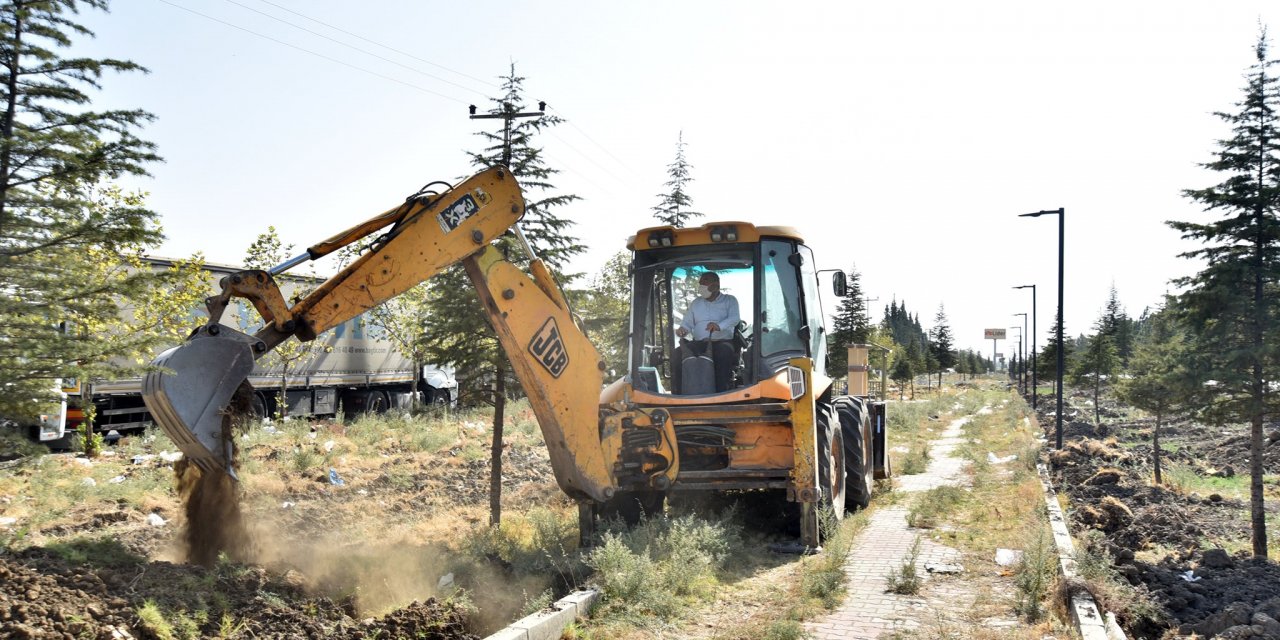 Türkoğlu’ndaki parklarda düzenleme çalışması