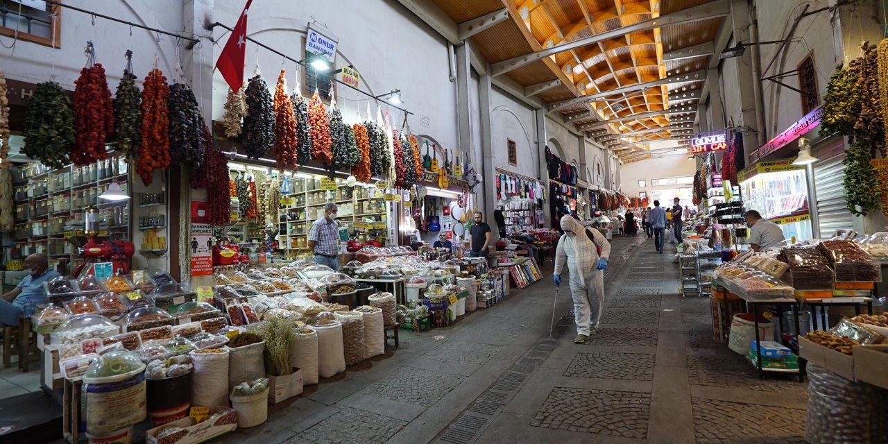 Kahramanmaraş’ta sık kullanılan alanlar dezenfekte edildi