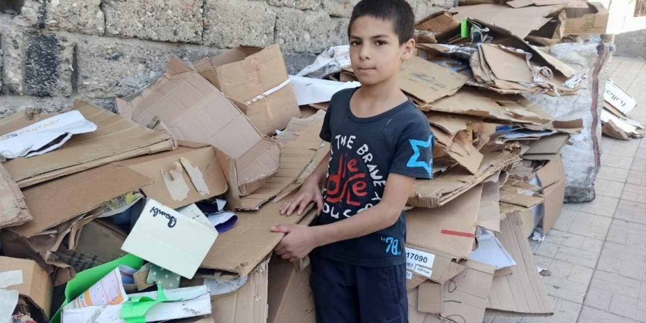 Kahramanmaraş'ta ekmeklerini atık kağıttan çıkarıyorlar