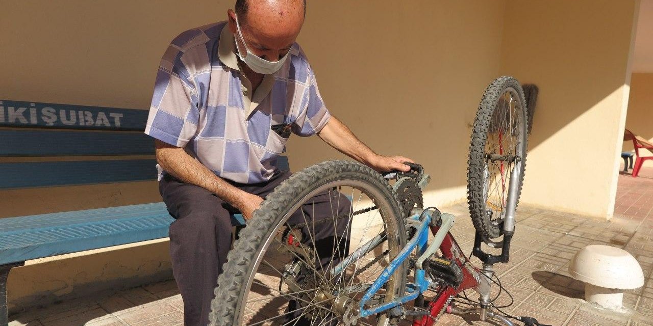 Kahramanmaraş’ta çocukların bisiklet dedesi iş başında