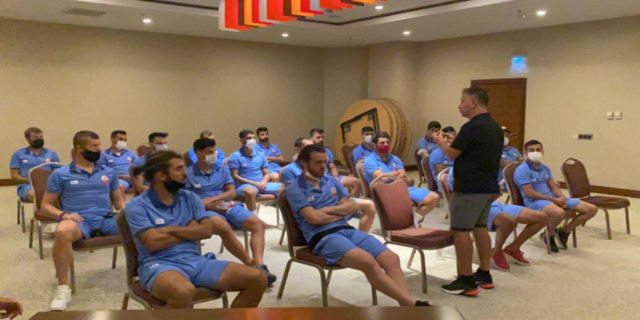 Kahramanmaraşsporlu futbolculara motivasyon konuşması