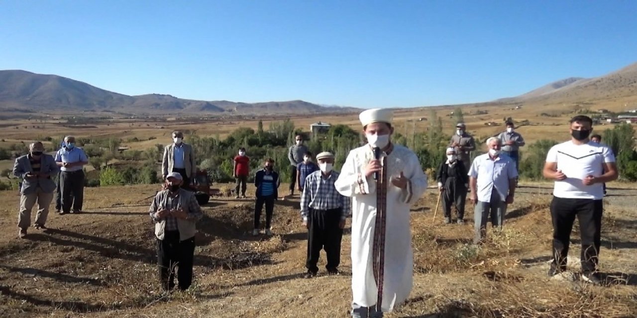 Kahramanmaraş'ta köylüler yağmur duasına çıktı