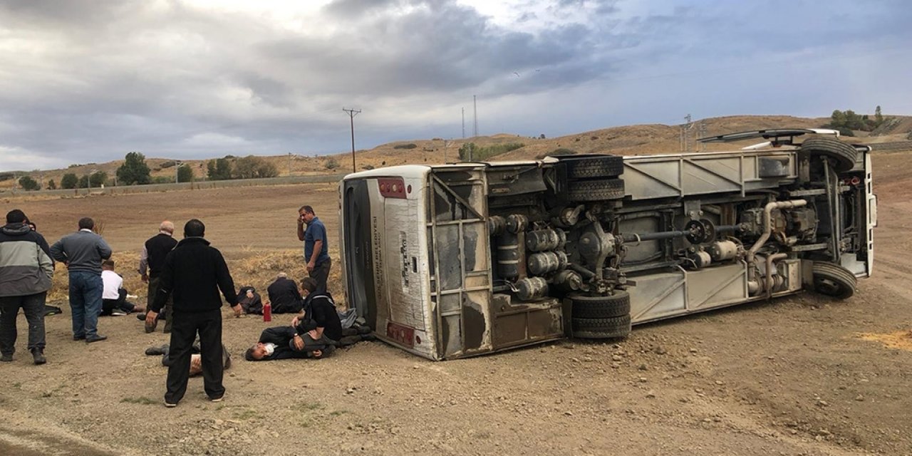 Yozgat'ta otobüs devrildi: 17 yaralı