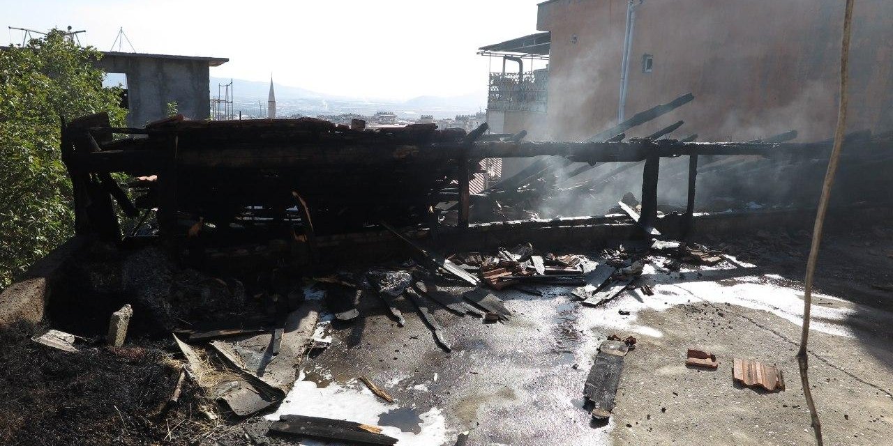 Kahramanmaraş’ta metruk binada yangın