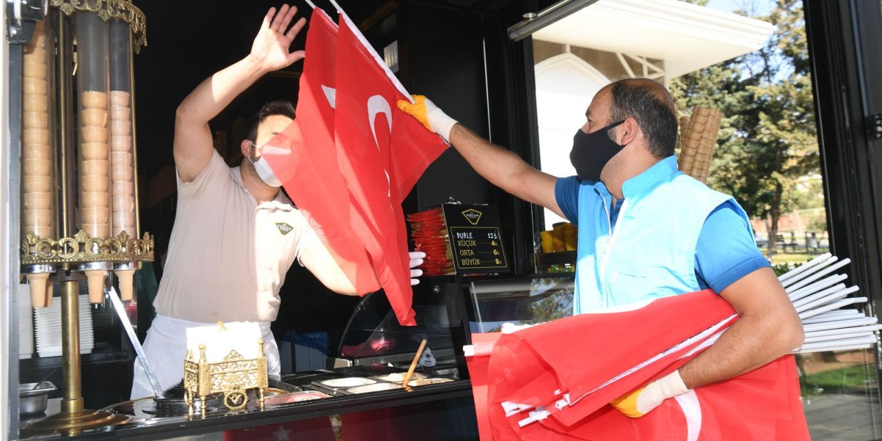 Onikişubat’ta cadde ve sokaklar kırmızı beyaz