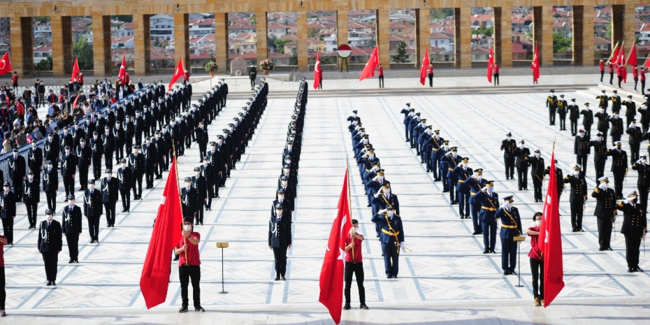 Cumhuriyet Bayramı törenleri Anıtkabir’de başladı