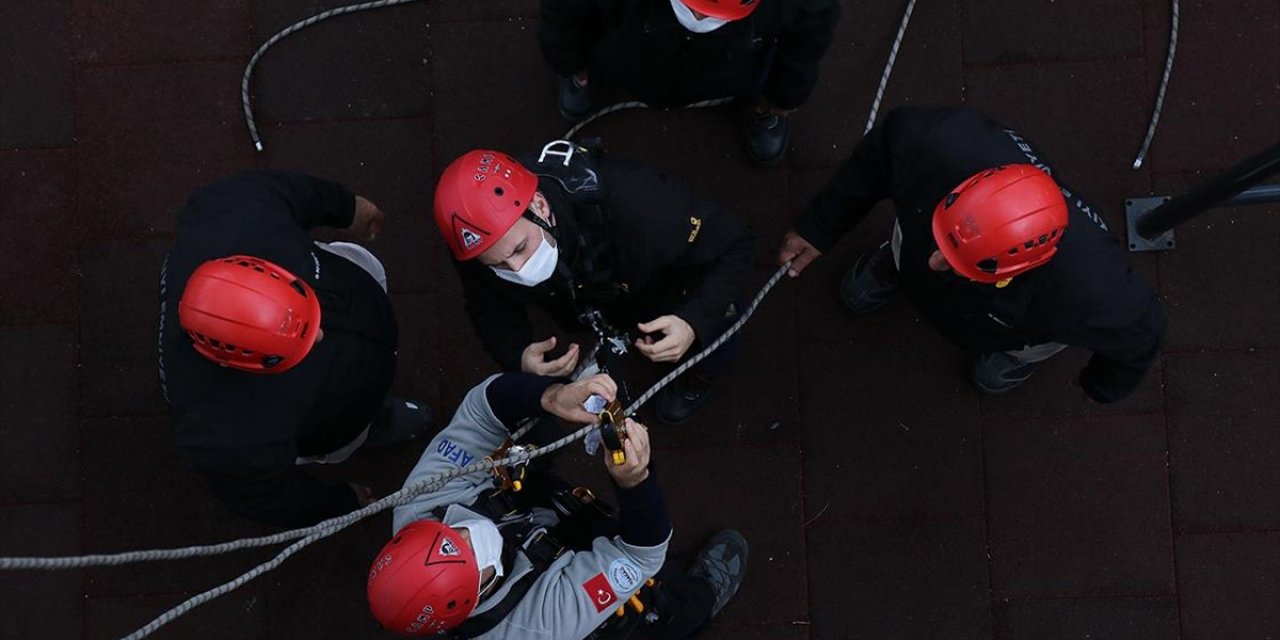 Arama kurtarma eğitimleri hem afet bölgesinde hem doğada hayat kurtarıyor