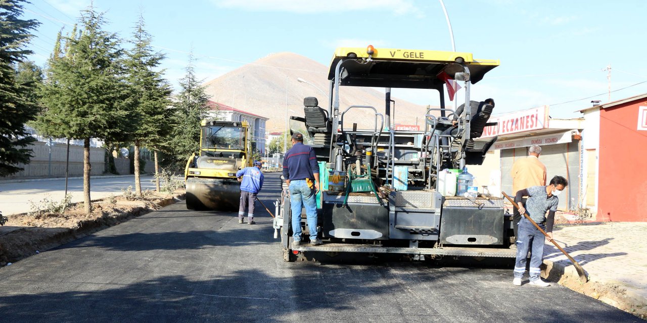 Ekinözü’nde yollar yenileniyor