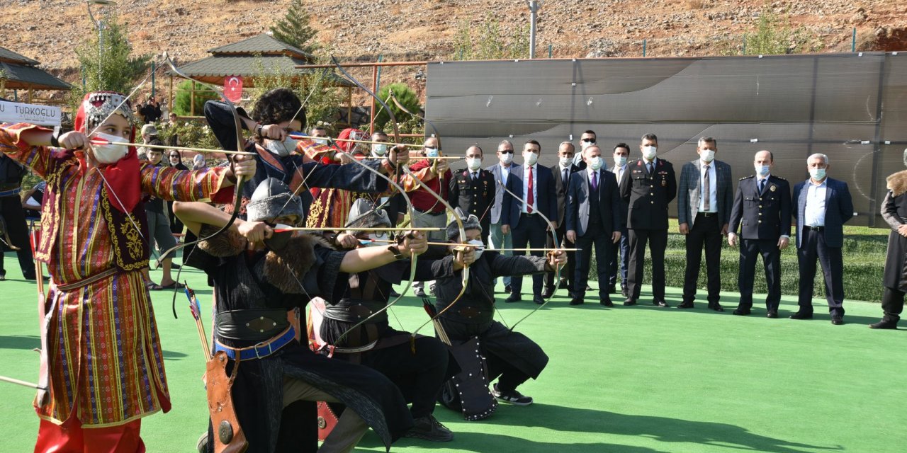 Türkoğlu'nda Geleneksel Okçuluk Turnuvası yapıldı