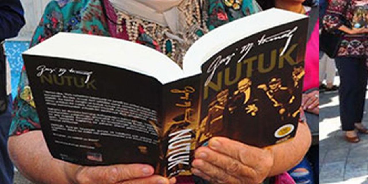 Elbistan'da vatandaşlara Nutuk kitabı dağıtıldı