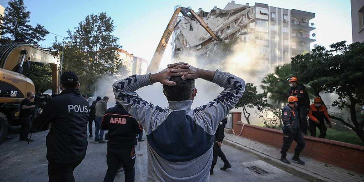 İzmir Valisi Köşger: Depremden etkilenenlere 2 milyon 810 bin lira ödeme yapıldı