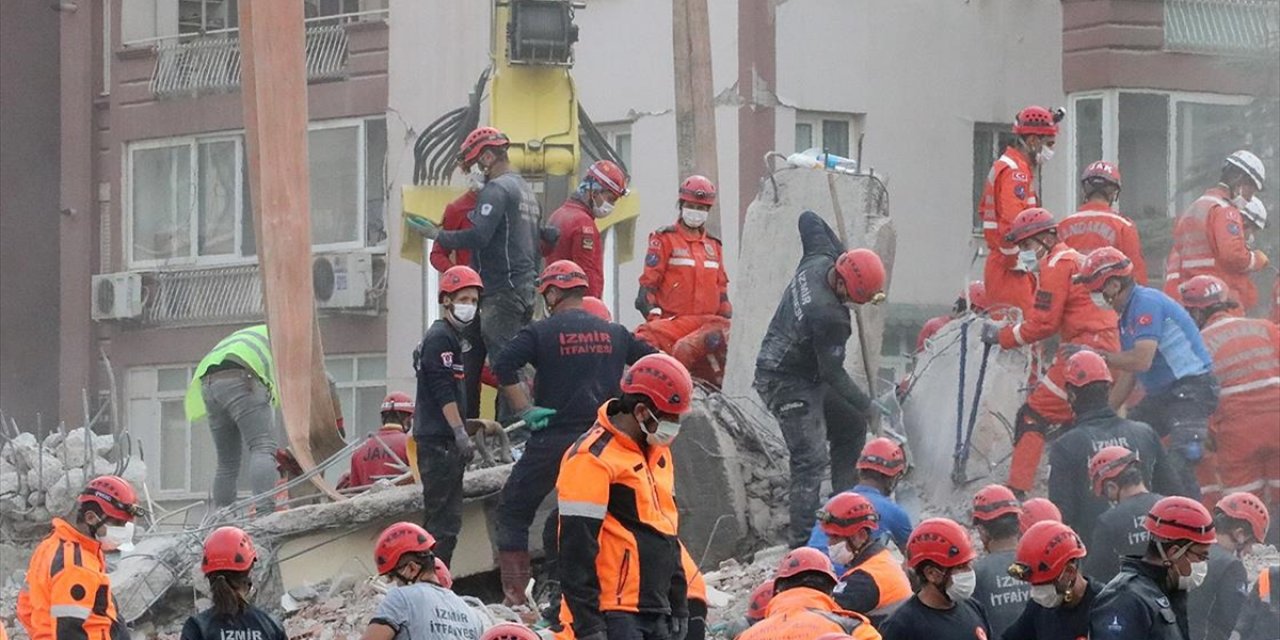 Arama kurtarma gönüllülerini enkazdan çıkardıkları 'canlar' motive ediyor