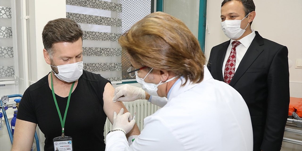 Erciyes Üniversitesinde geliştirilen Kovid-19 aşı adayında ilk doz uygulandı