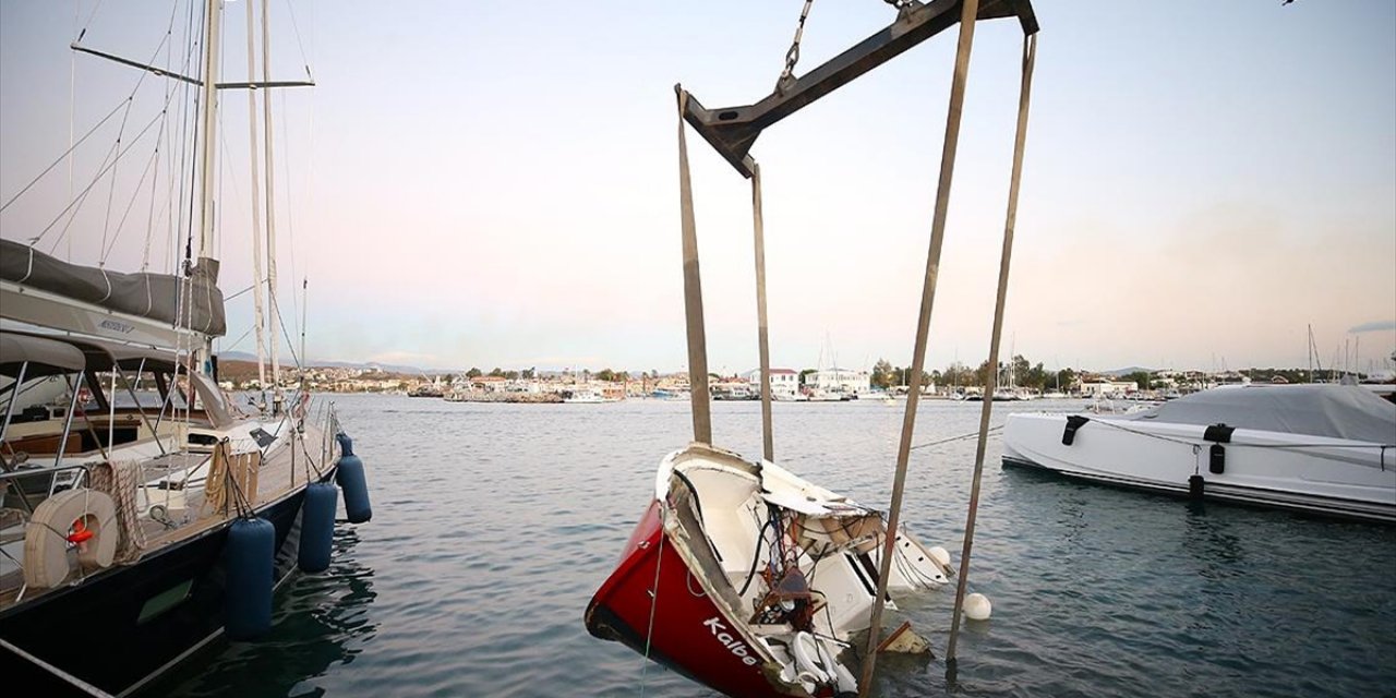 İzmir'deki depremin neden olduğu deniz altındaki enkaz da kaldırılıyor