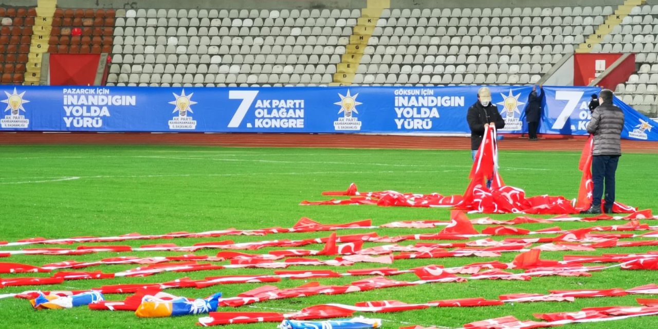 12 Şubat Stadı Ay Yıldızlı ve AK Parti bayrakları ile donatılıyor