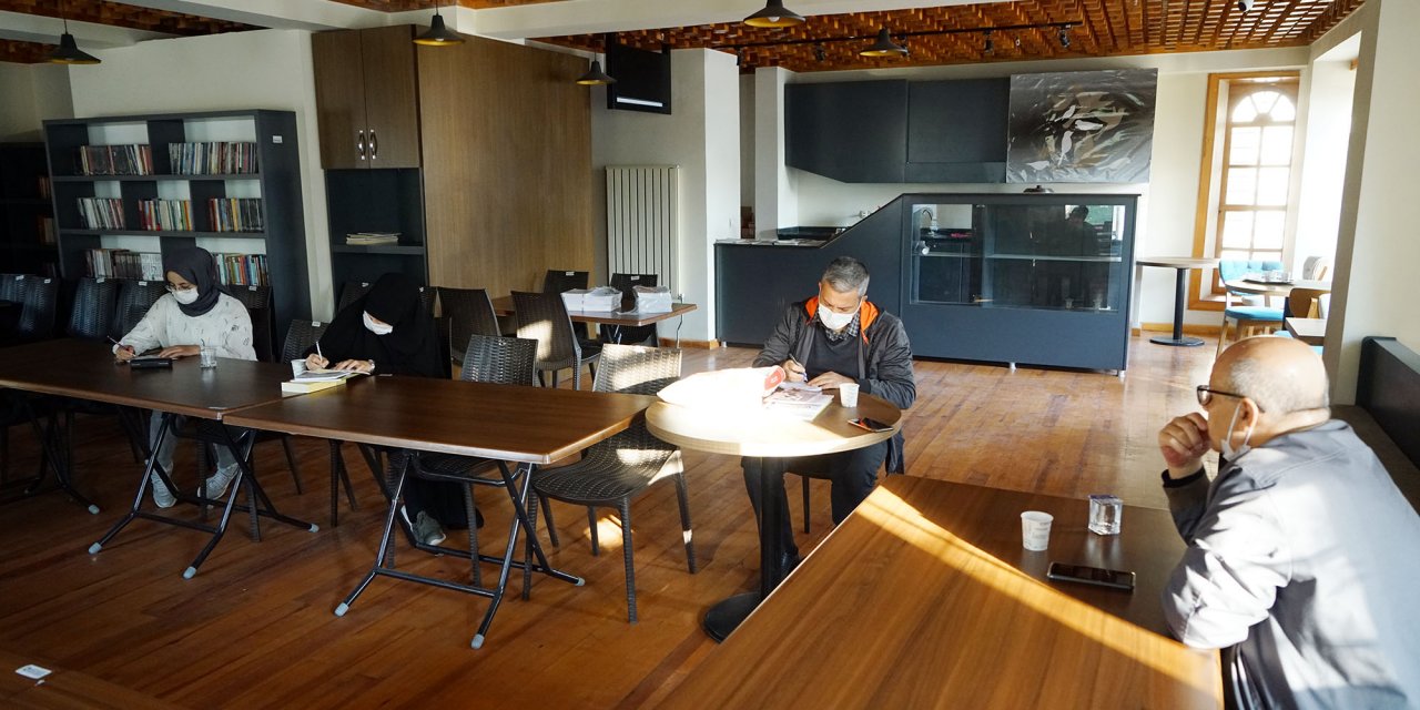 Kahramanmaraş’ta dergi atölyesi devam ediyor