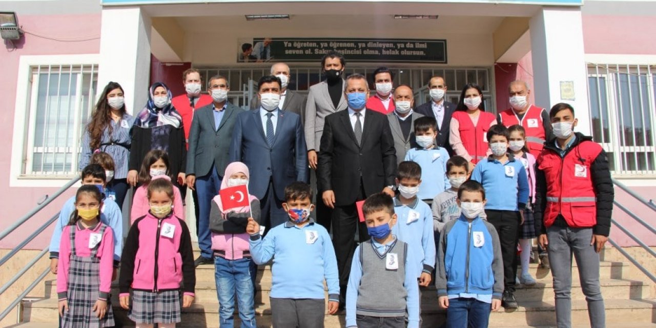 Yaşar Gölcü İlkokulu’ndan İzmir’e uzanan yardım eli