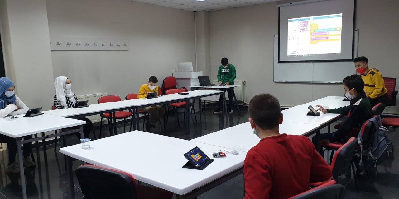 Kahramanmaraş’ta Robotik Kodlama Atölyesi üretiyor