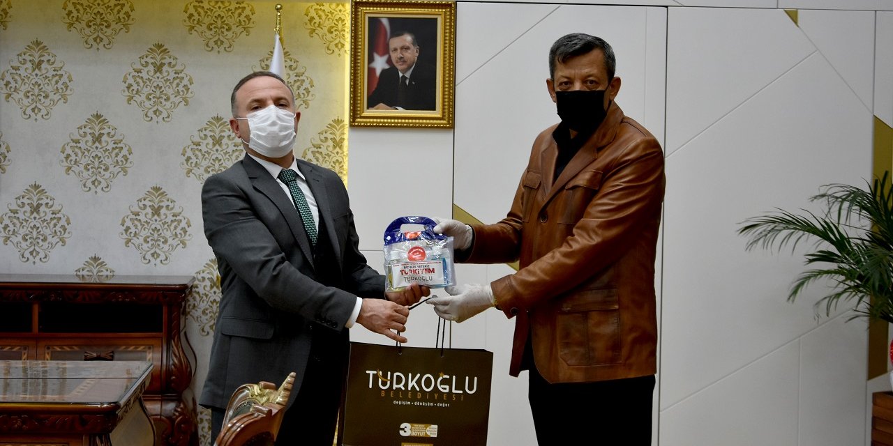 Türkoğlu Belediyesi'nden kamu çalışanlarına hijyen seti