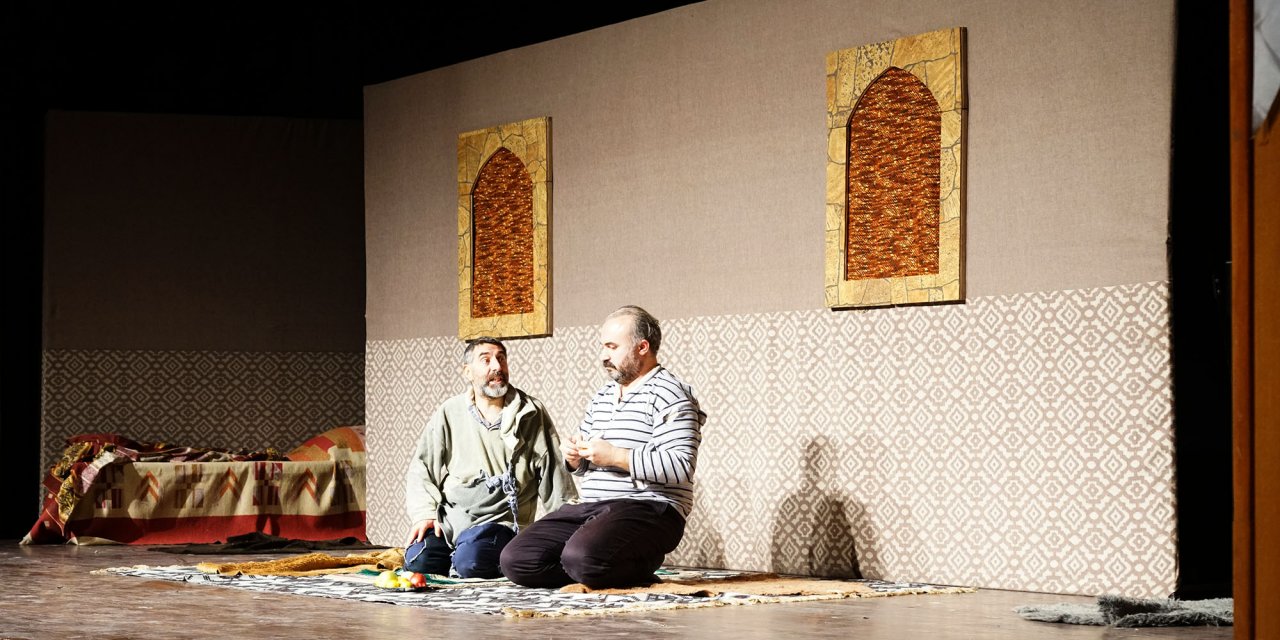 Kahramanmaraş’ta ‘Ziyafet Sofrası’ tiyatro eseri beğeni topladı