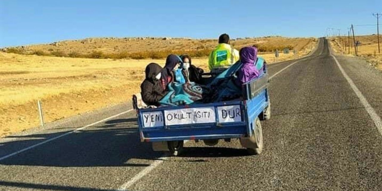 Elbistan’da patpat motorunu okul servisi yaptı